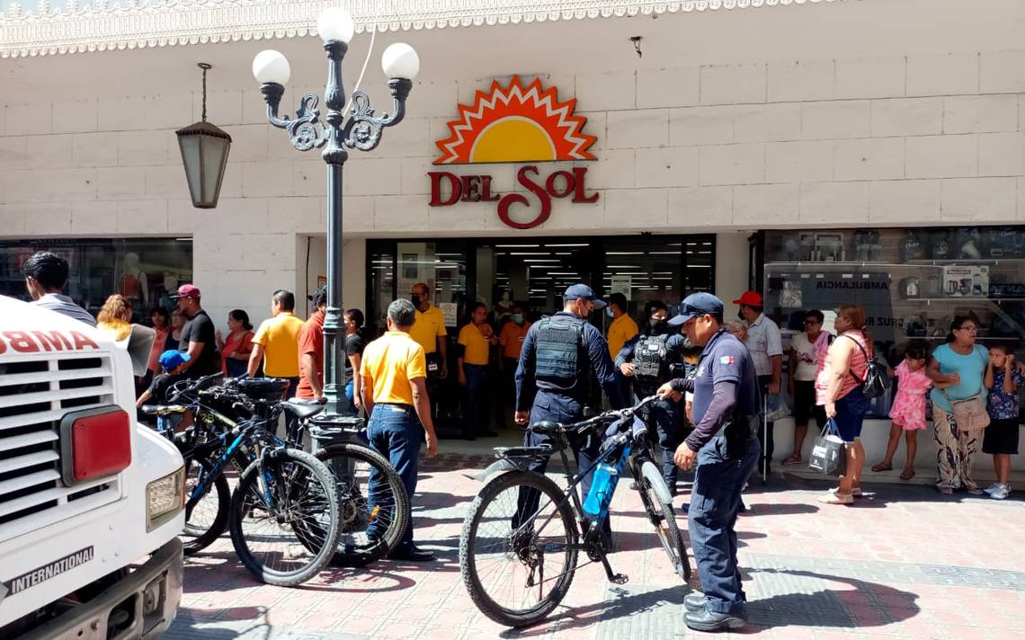 Niño Prensado En Escaleras Eléctricas De La Tienda Del Sol De Tampico